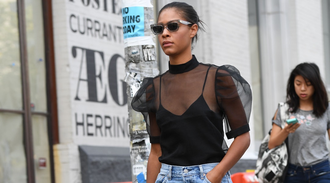 How To Style Baggy Jeans The Anti Skinny Jeans Trend Taking Over