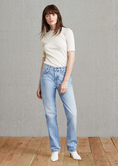 How To Style Baggy Jeans — The Anti-Skinny Jeans Trend Taking Over