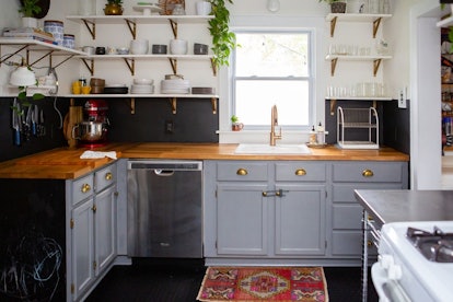 A kitchen with open shelves