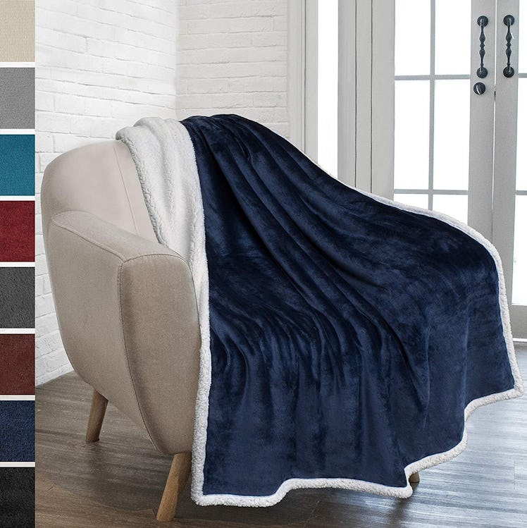 PAVILIA Sherpa Throw Blanket