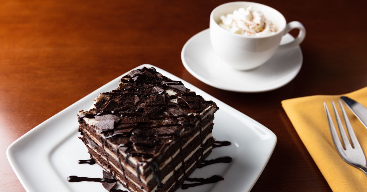 Olive Garden S Chocolate Brownie Lasagna Has Eight Layers Of