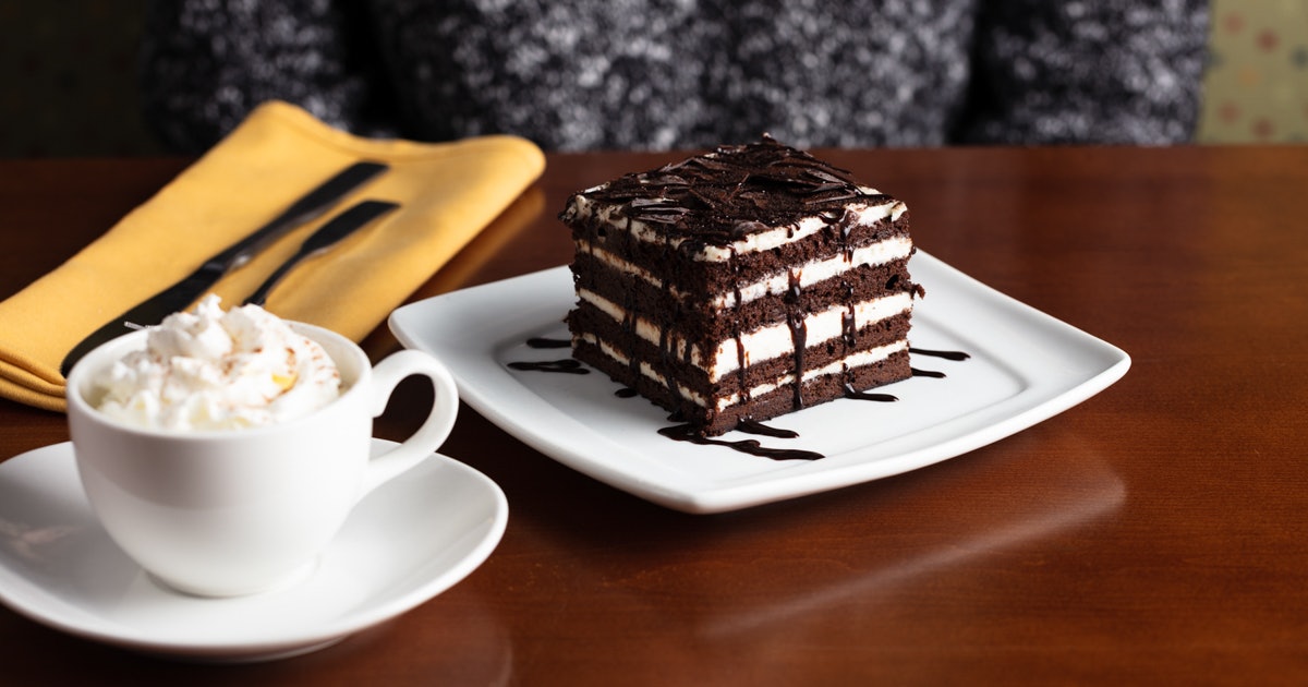 Olive Garden S Chocolate Brownie Lasagna Has Eight Layers Of