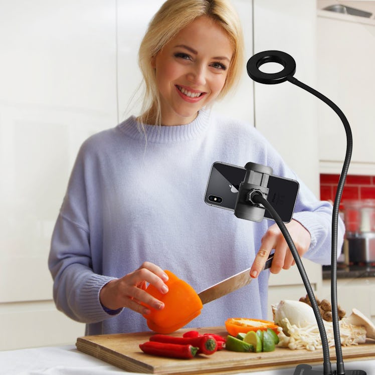 UBeesize Smartphone Stand With Ring Light