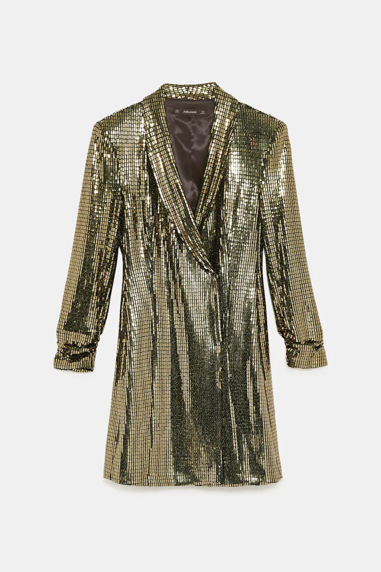 Winter 2018 Dress Trends Are Perfect For Glitzy Parties & Relaxed Days Alike Winter 2018 Dress Trends Are Perfect For Glitzy Parties & Relaxed Days Alike