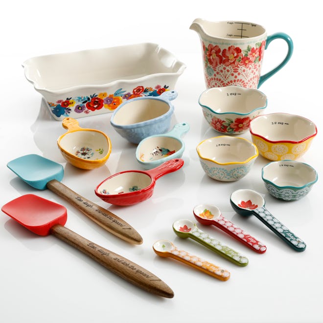The Pioneer Woman 16-Piece Baking Set