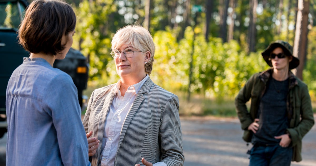 images The Walking Dead Hilltop Leader where is maggie on the walking dead