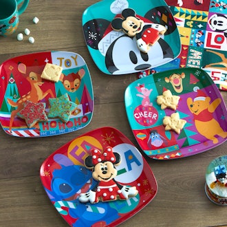 Mickey Mouse And Friends Holiday Cheer Plate Set