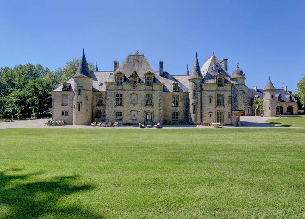 11 Castles You Can Rent For Vacation Around The World That Are Actually ...