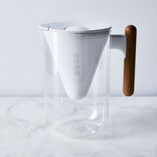 Soma 10-Cup Pitcher with Oak Handle