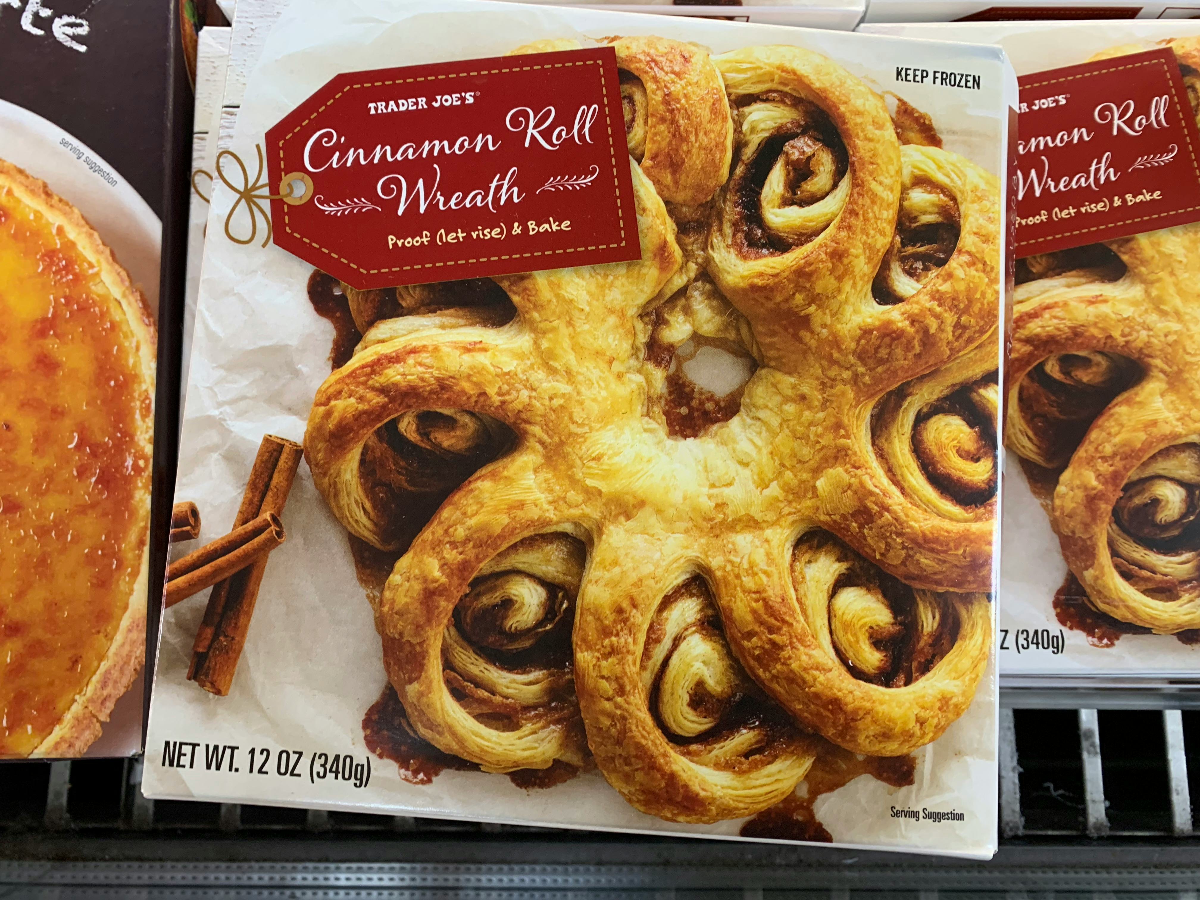 Trader Joe S Cinnamon Roll Wreath Includes A Total Of 9 Delicious Servings