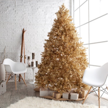 Classic Champagne Gold Full Pre-lit Christmas Tree