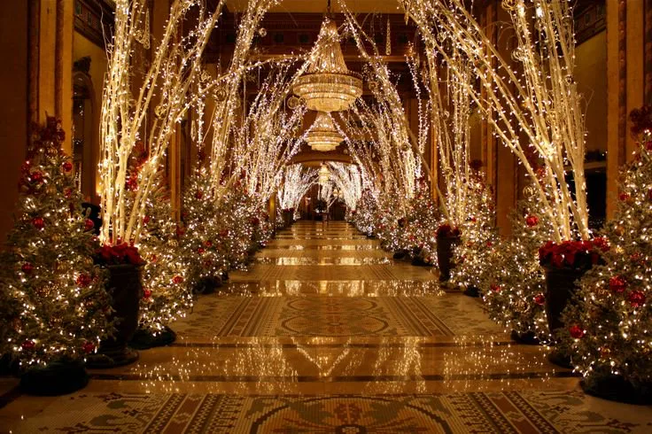 9 Gorgeous Holiday Decorations At Hotels Around The World That Will ...