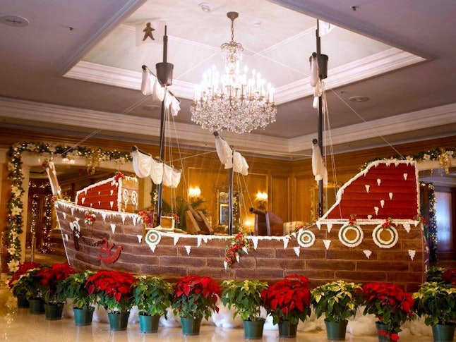 9 Gorgeous Holiday Decorations At Hotels Around The World