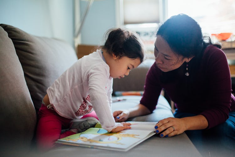 Elena reading the book to her daughter Xiomara