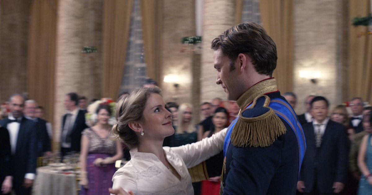 The Meghan Markle References In A Christmas Prince The Royal Wedding Will Make You See Amber In A New Light