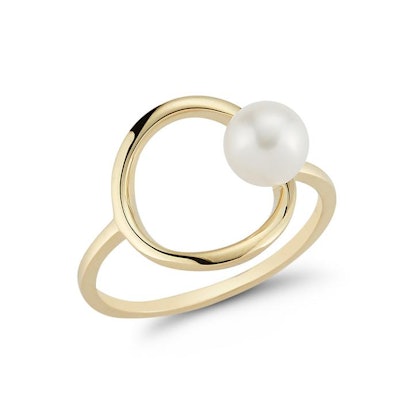 12 Simple Pearl Rings Women With Classic Style Will Love