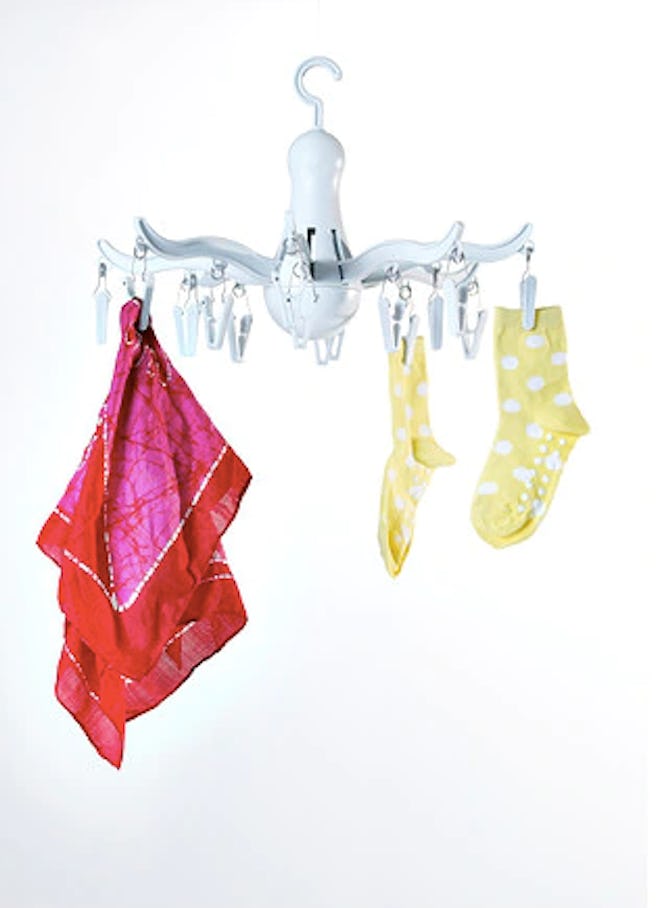 PRESS Hanging Dryer with 16 Clothes Clips 