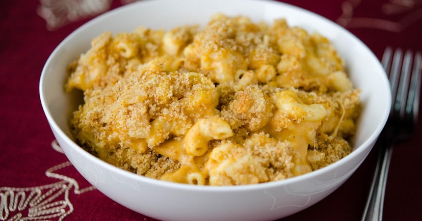 This Pumpkin Mac and Cheese recipe is an easy Instant Pot recipe for Friendsgiving 2019. 