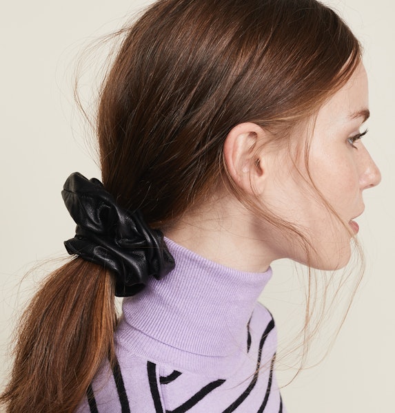Scrunchies Are Back In Style In 2018 They Re Sleeker Than Ever