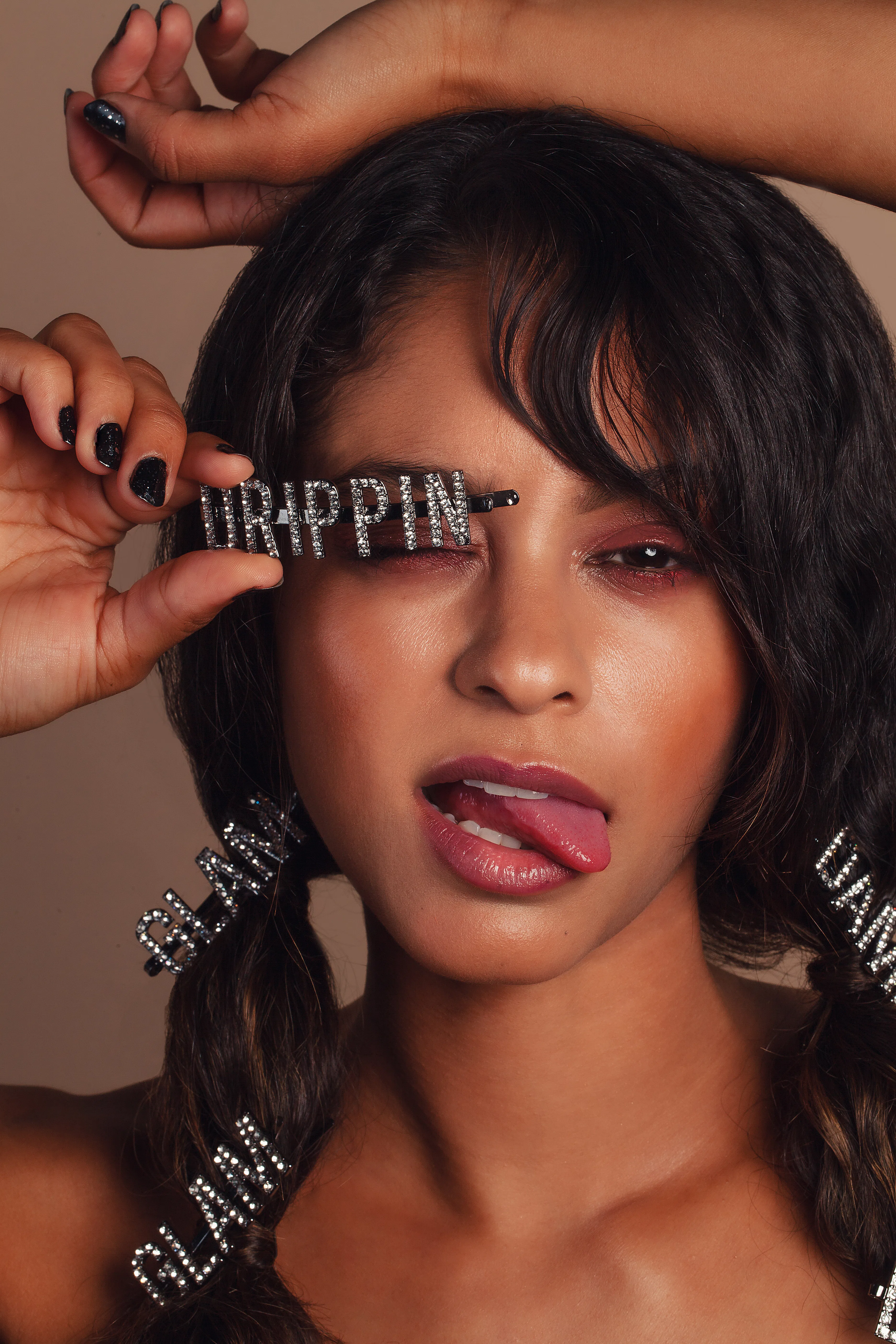 NEW One Pairs of Kitsch x Justine Marjan Hematite Snap Clips Kitsch x Justine Marjan main image 4