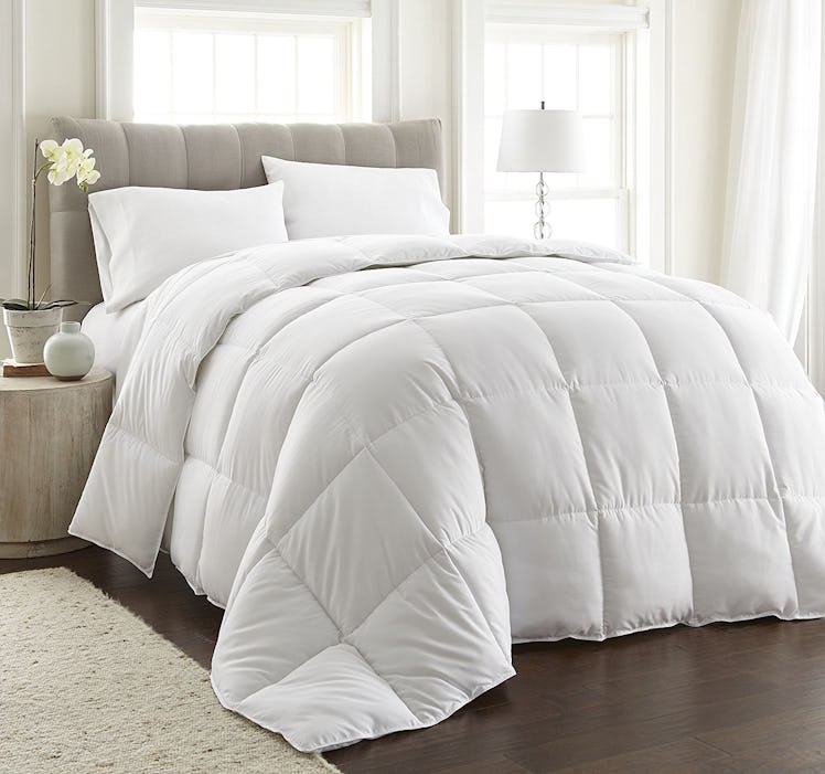Chezmoi Collection White Goose Down Comforter