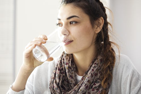 Drinking a glass of water is a good way to start the day.