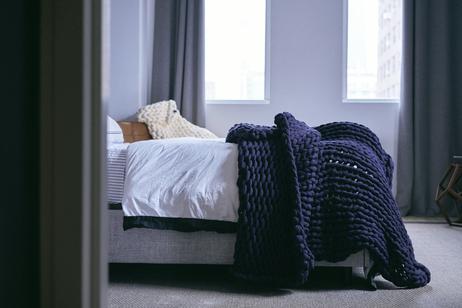 Bearaby’s Weighted Blanket Is One Home Decor-Enthusiasts Can Actually