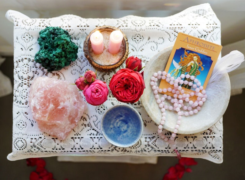 Experts explain where you should be keeping your crystals at home.
