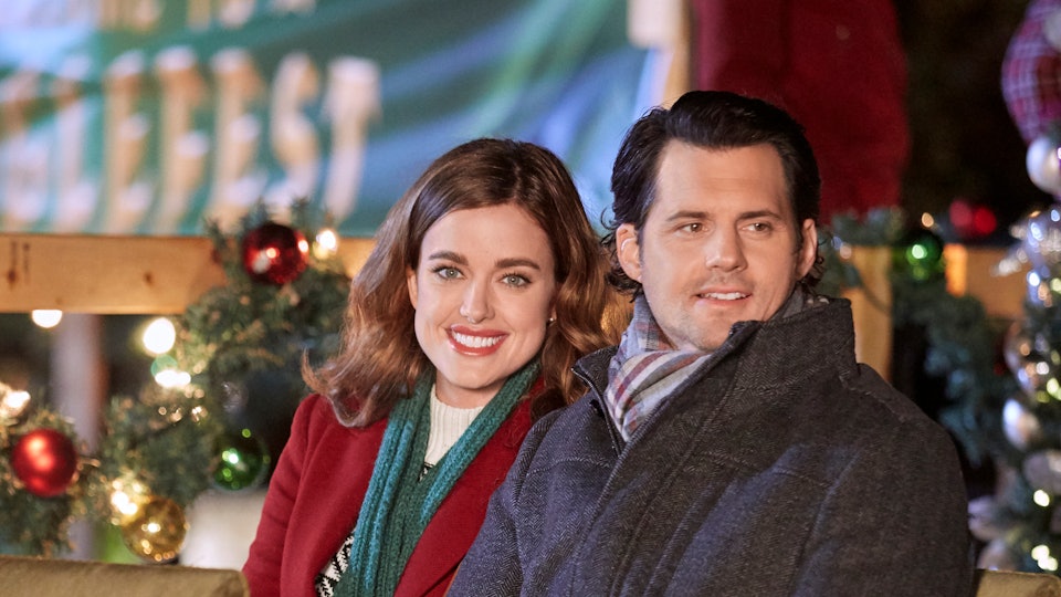 Who Is In The Cast Of 'Small Town Christmas'? The Hallmark Holiday Movie Features A Few Familiar ...
