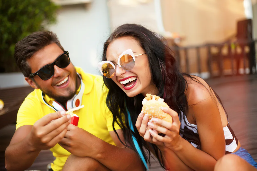 5 First-Date Conversation Tips That'll Make Things Way Less Awkward
