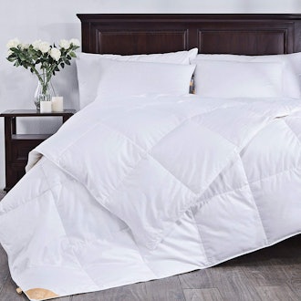 puredown Lightweight White Goose Down Comforter