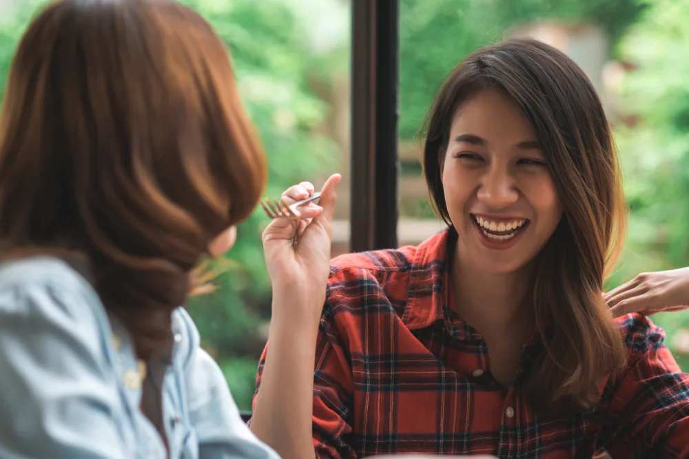 5 First-Date Conversation Tips That'll Make Things Way Less Awkward