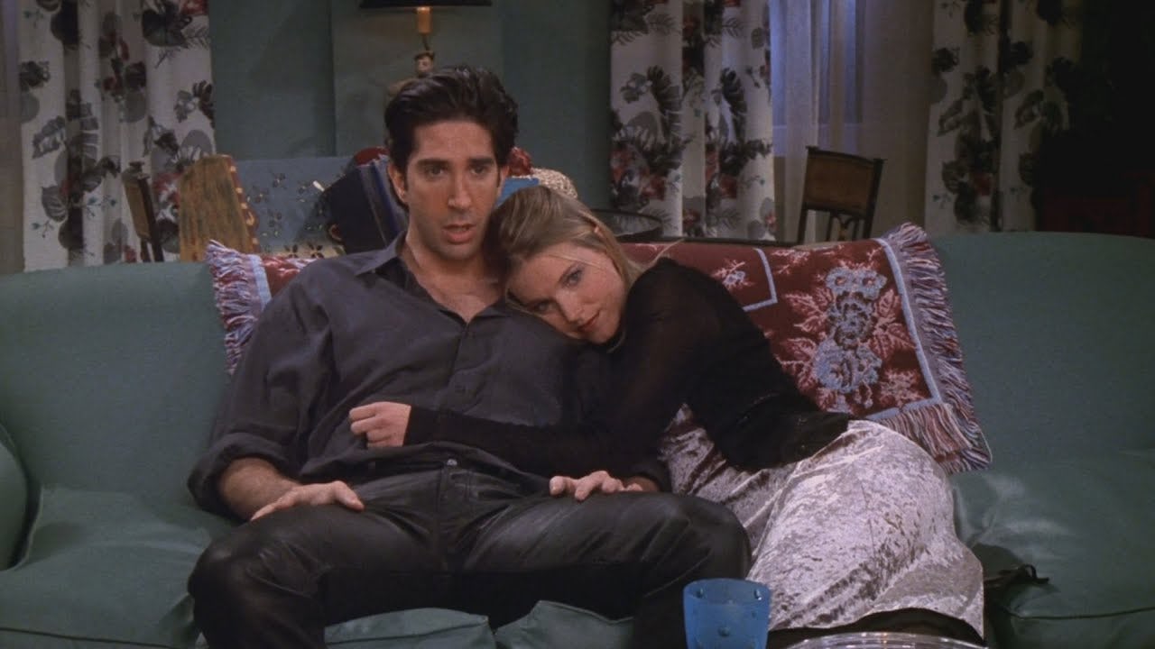 3 New Year's Eve Episodes Of 'Friends' Perfect For Ringing In 2019 From