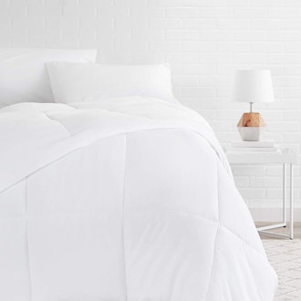 AmazonBasics Down Alternative Comforter 