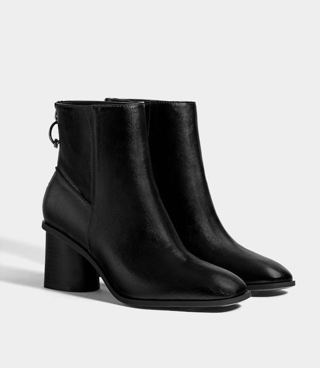 Mid-Heel Ankle Boots With A Ring Detail