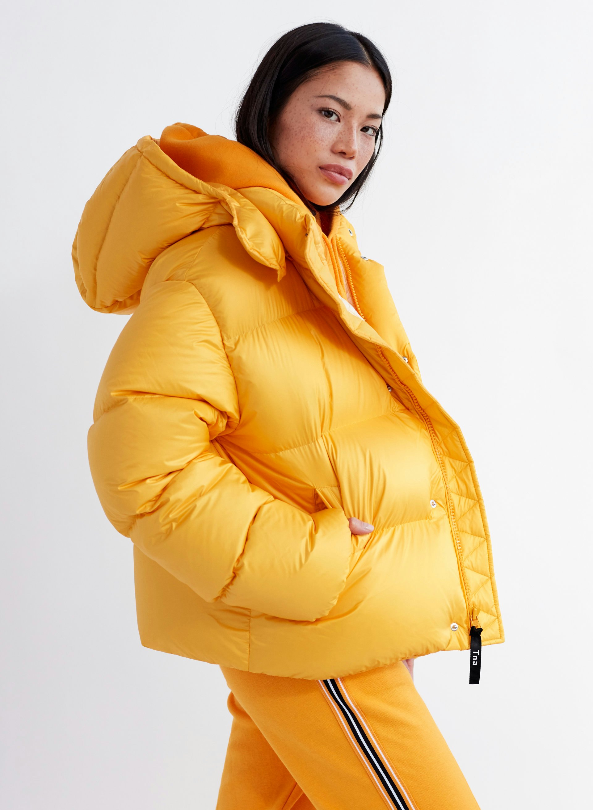 THE SUPER PUFF™ SHORTY  Puffer jacket style, Skiing outfit, Winter outfits