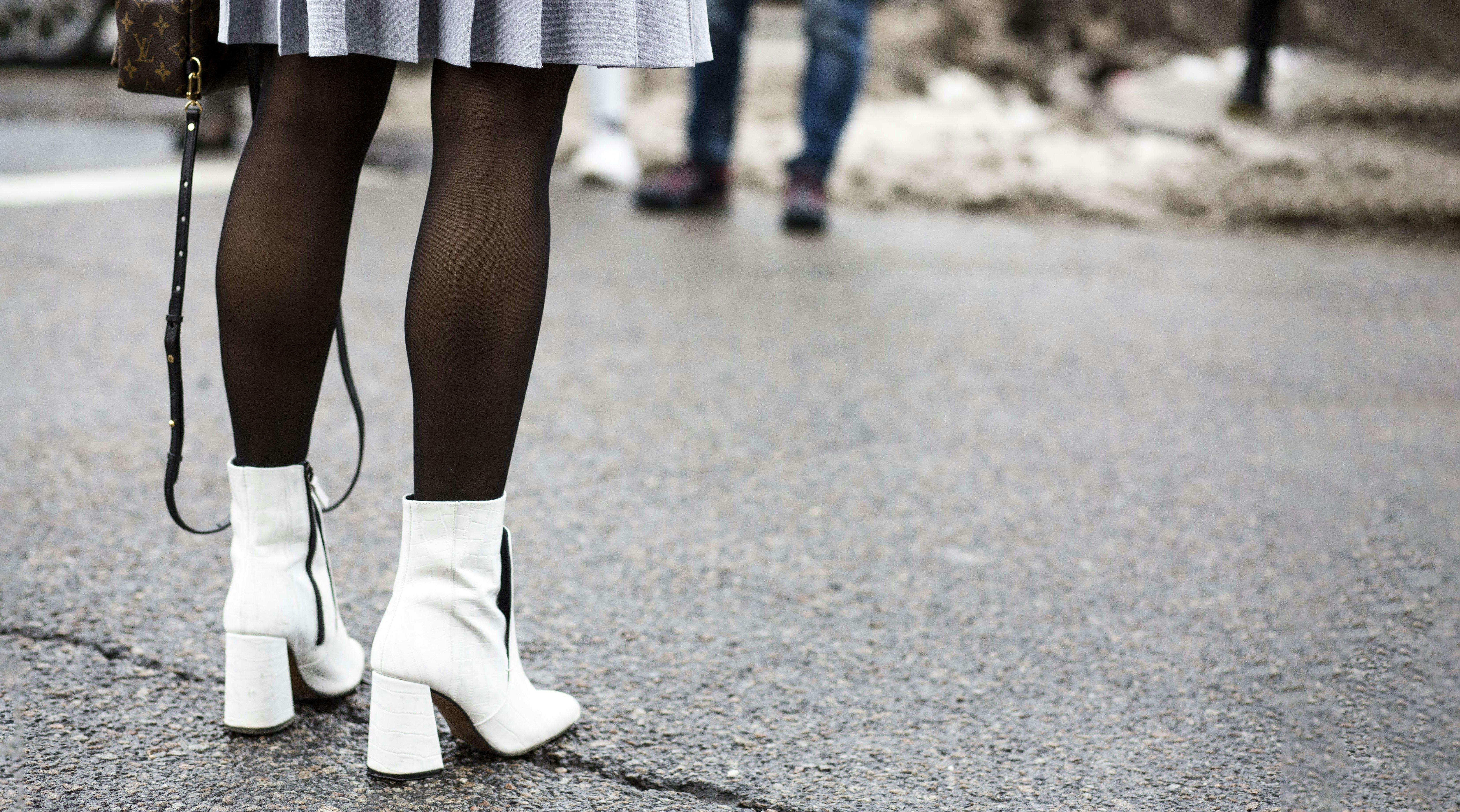 Leg Avenue Women's Sheer Polka Dot Tights, White/Black, One Size :  Clothing, Shoes & Jewelry 