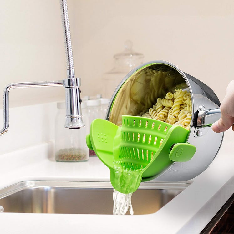 Kitchen Gizmo Snap 'N Strain Strainer