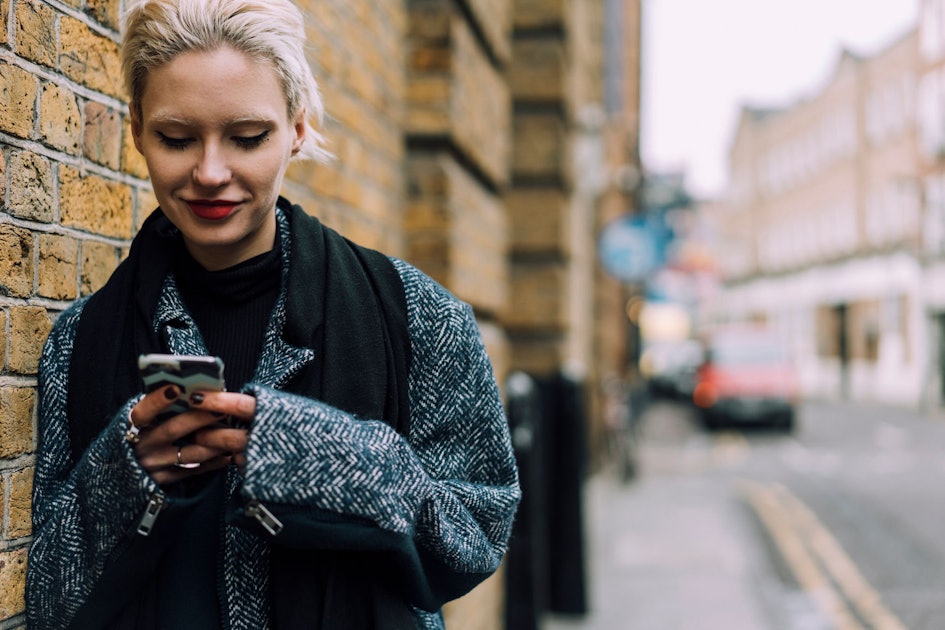 9 Dating App Bios For The 2018 Holidays That Absolutely Sleigh