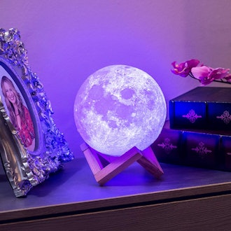 Mind-Glowing 3-D Moon Lamp