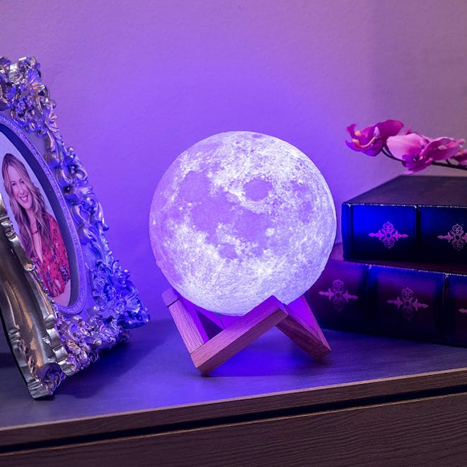 Mind-Glowing 3-D Moon Lamp