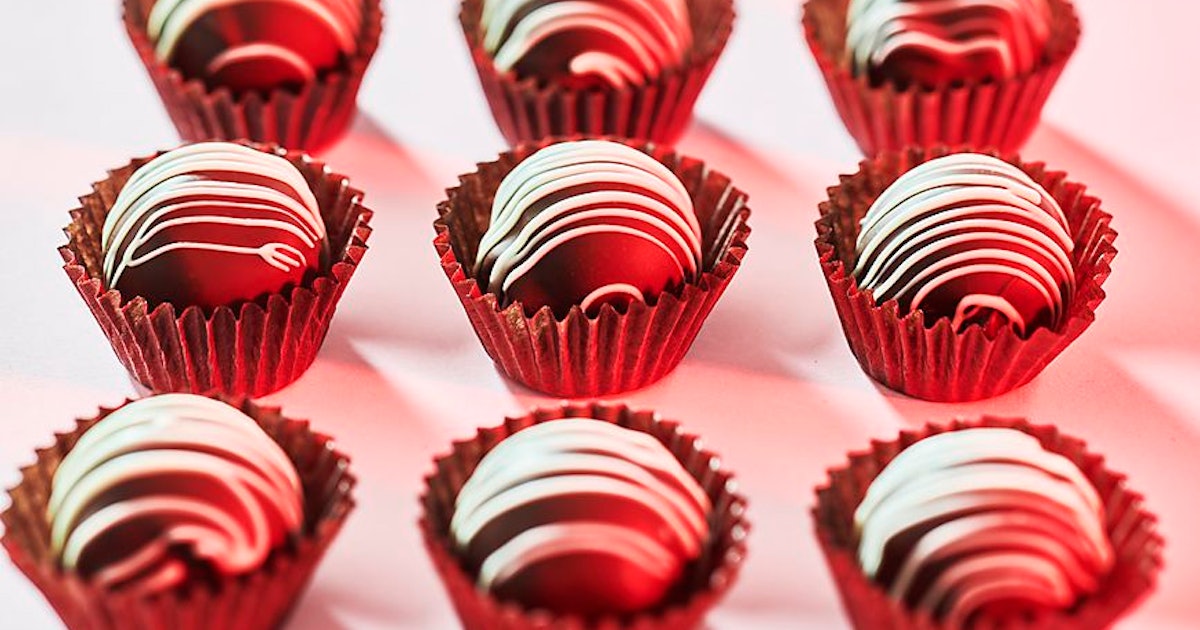 Chocolate day images hd wallpapers – happy chocolate day 2018 photos 3d Why Do We Give Chocolate On Valentine's Day? Here's The History Between