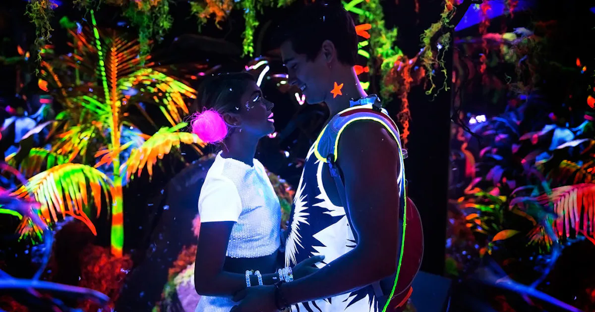 8 Spring Break Movies On Netflix That Are Perfect To Binge On Relaxing Days