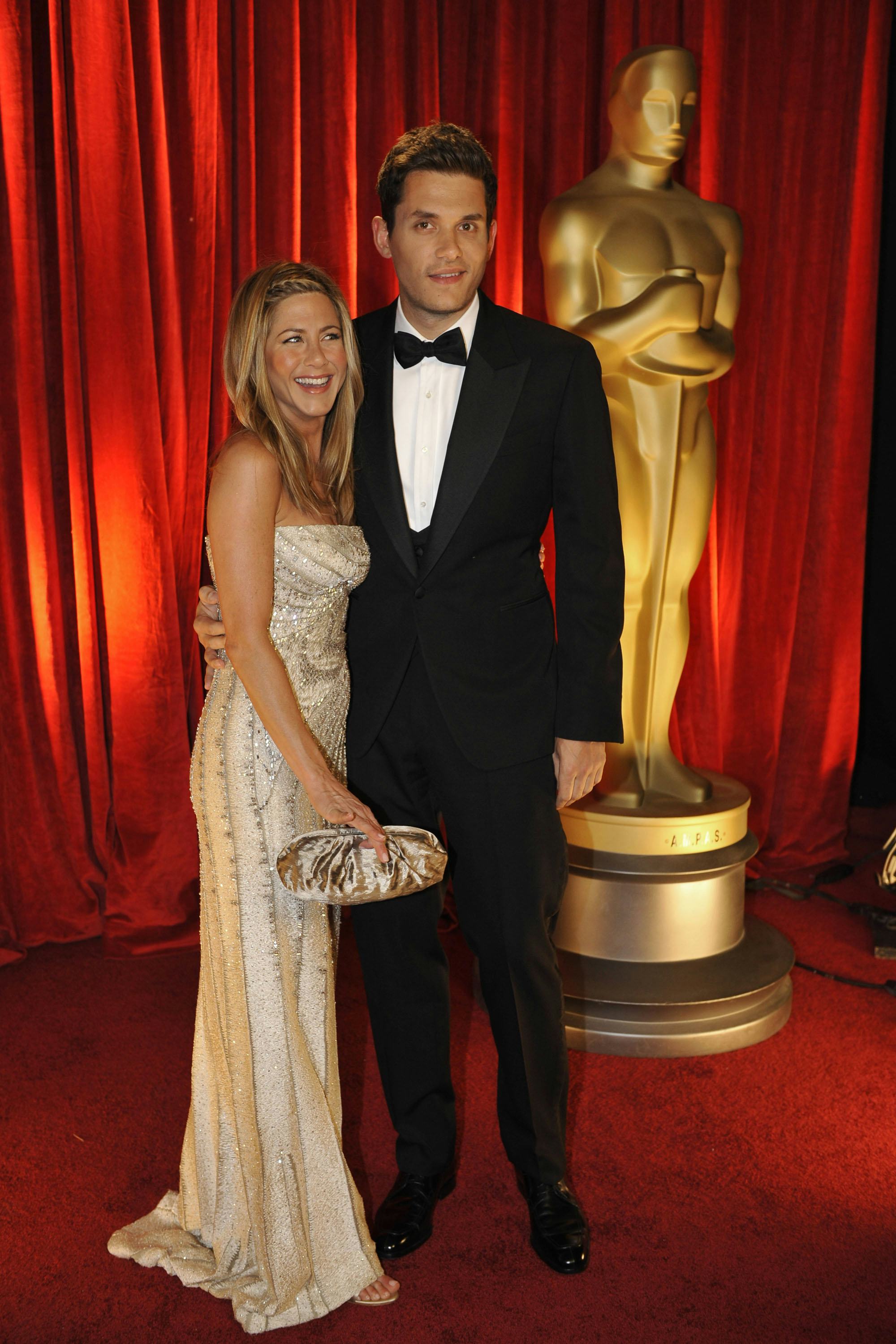 9 Surprising Celebrity Couples At The Oscars That You Totally Forgot About