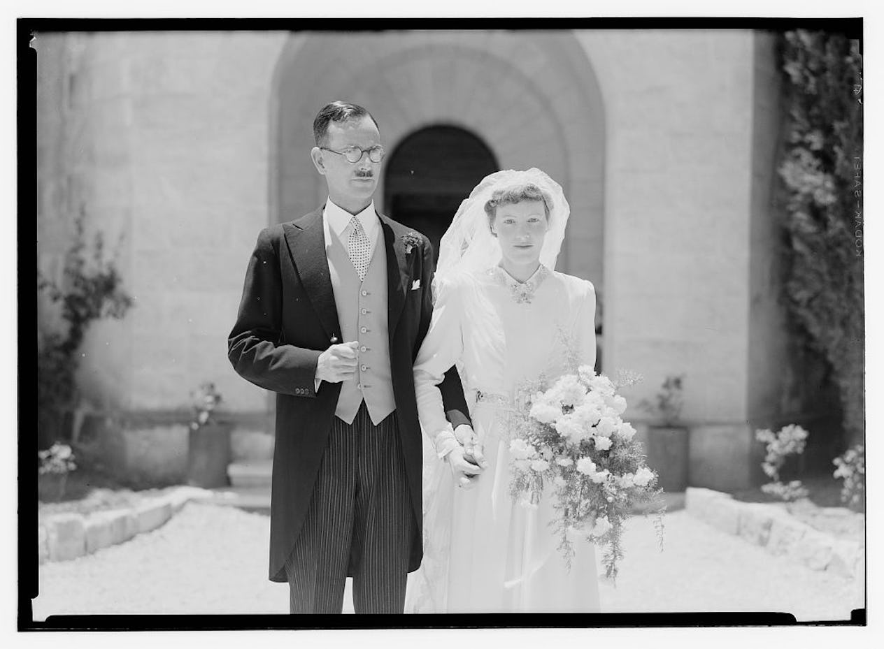 6 Old Fashioned Marriage “Rules” That Are Super AntiFeminist