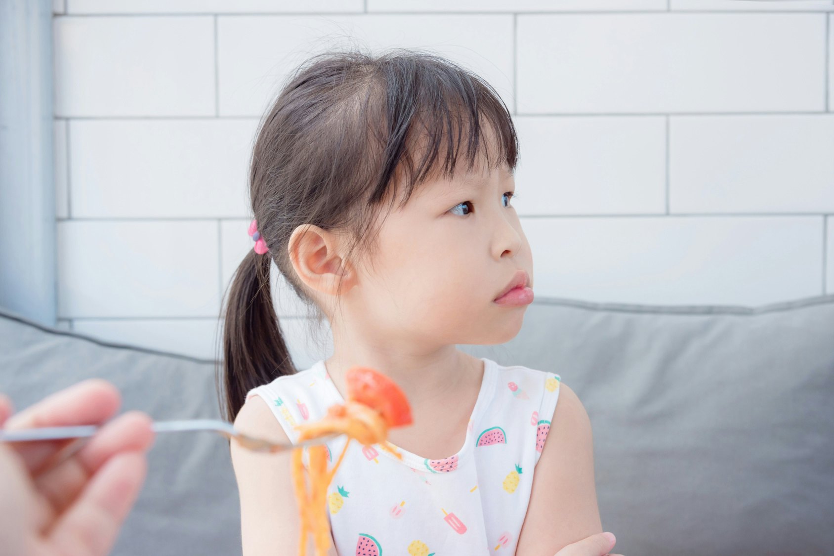 5 Signs Your Toddler Is A Picky Eater, & Why You Shouldn't Worry