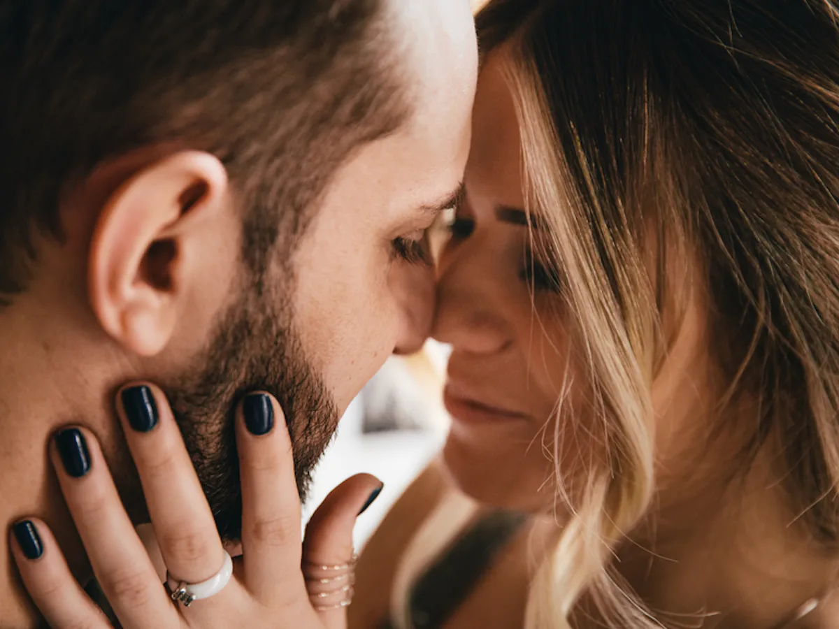 6 Red Flags They Don't Love You & Never, Ever Will