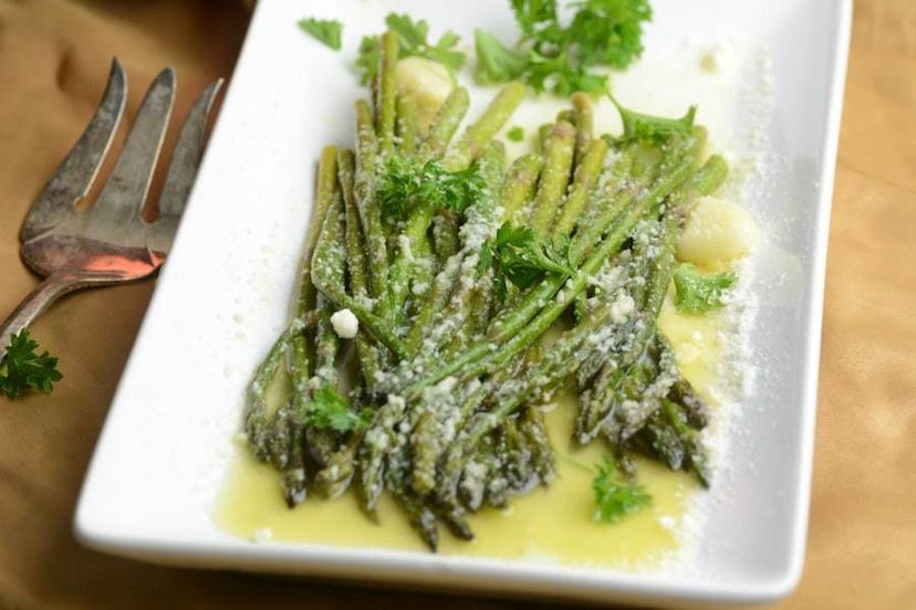 Instant Pot garlic and Parmesan asparagus served in a plate