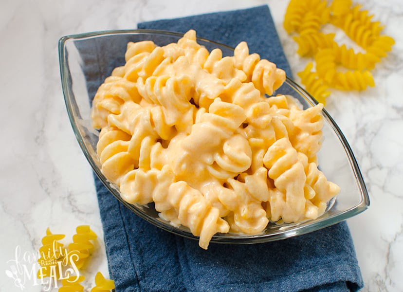 Instant Pot macaroni and cheese in a glass bowl