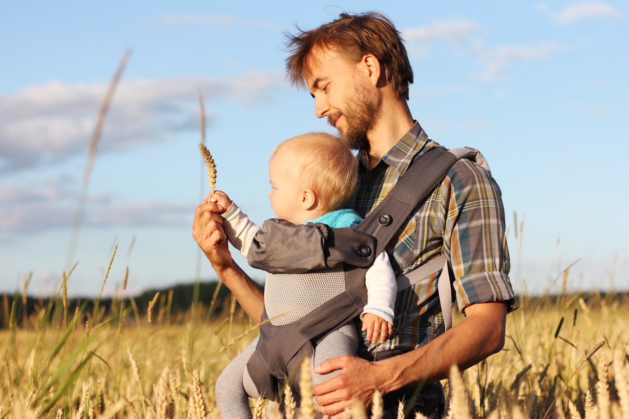 When Can You Put A Baby Facing Forward In A Carrier? A Pediatrician Explains